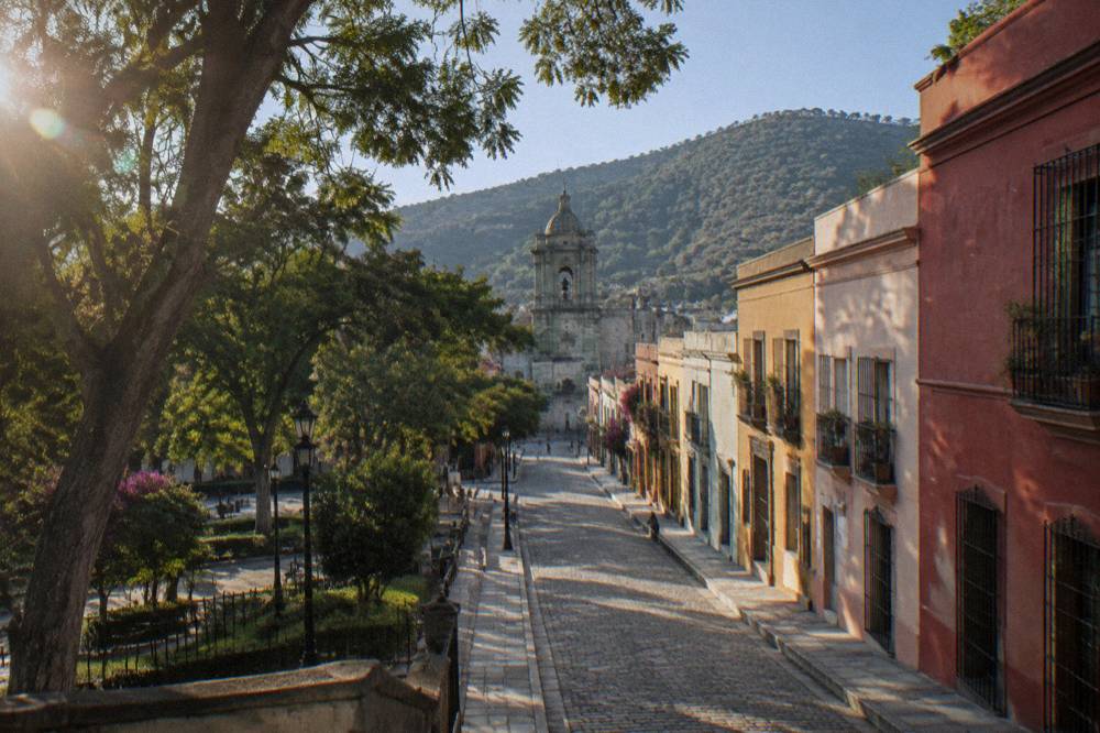 A tree-lined avenue and a small park in northern Oaxaca City