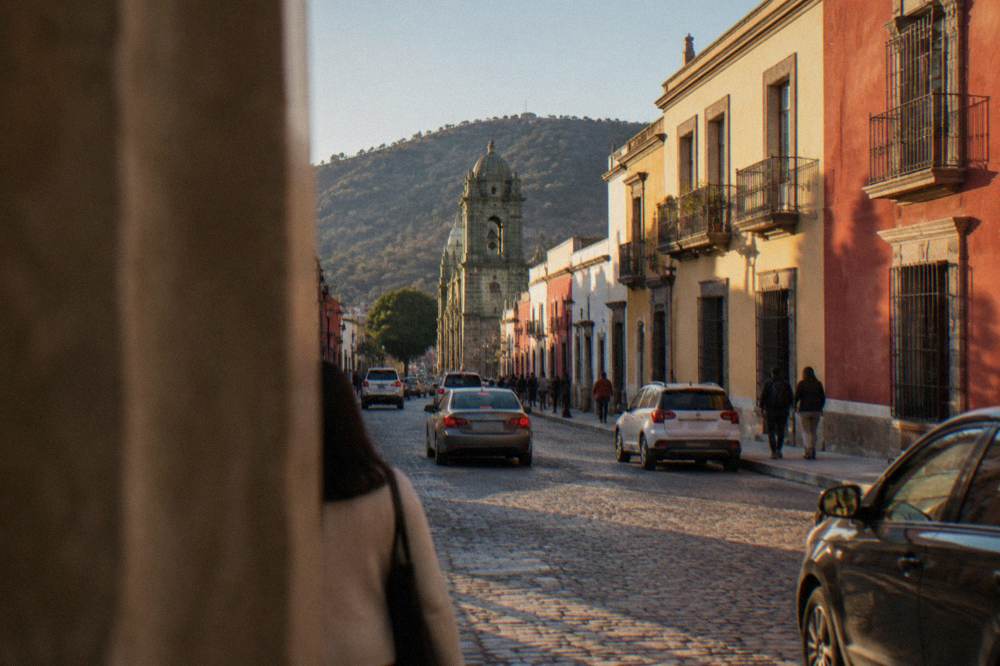 Traffic and pedestrians on a busy avenue in Oaxaca City
